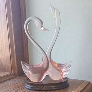 Elegant Pink Glass Swan Sculpture